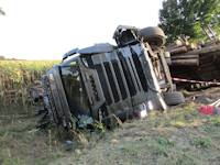 Schwerer Verkehrsunfall zwischen LKW und PKW in Lohmen, 03.09.2024